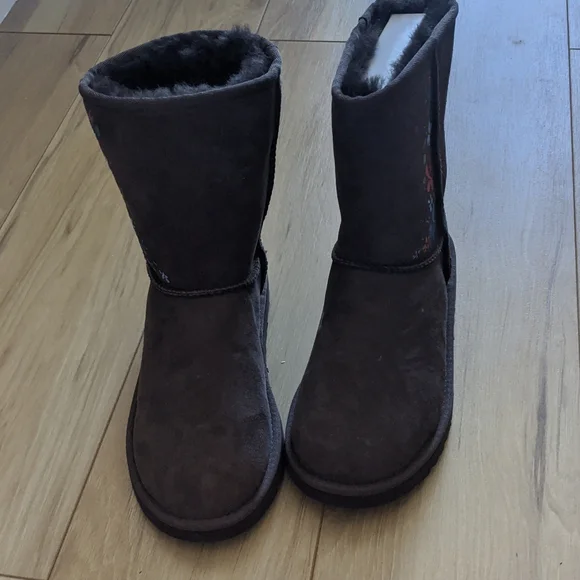 Uggs - Picture 2 of 4